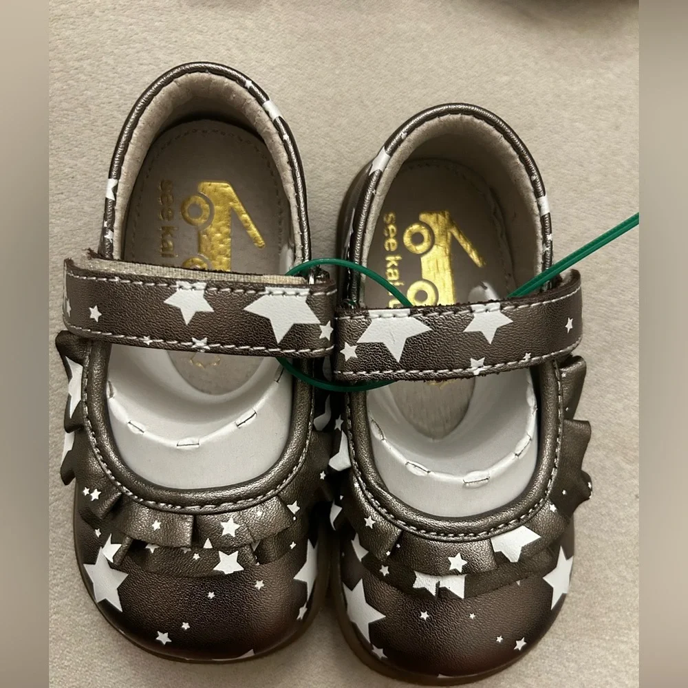 See Kai Run Metallic baby girls Belle Shoes with Stars Mary Jane flat size 6